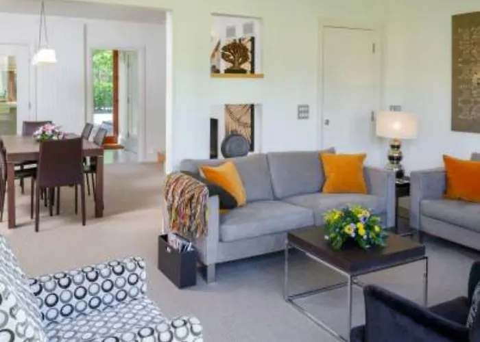 Sheen Falls Country Club Holiday Homes מלון